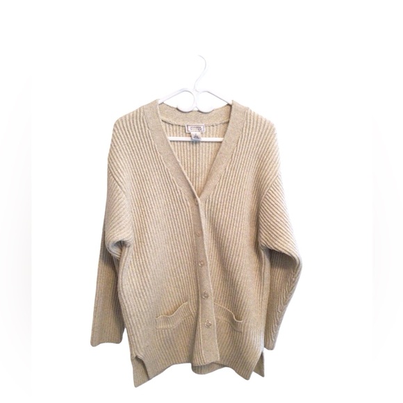 Jennifer Moore - Picture 2 of 3